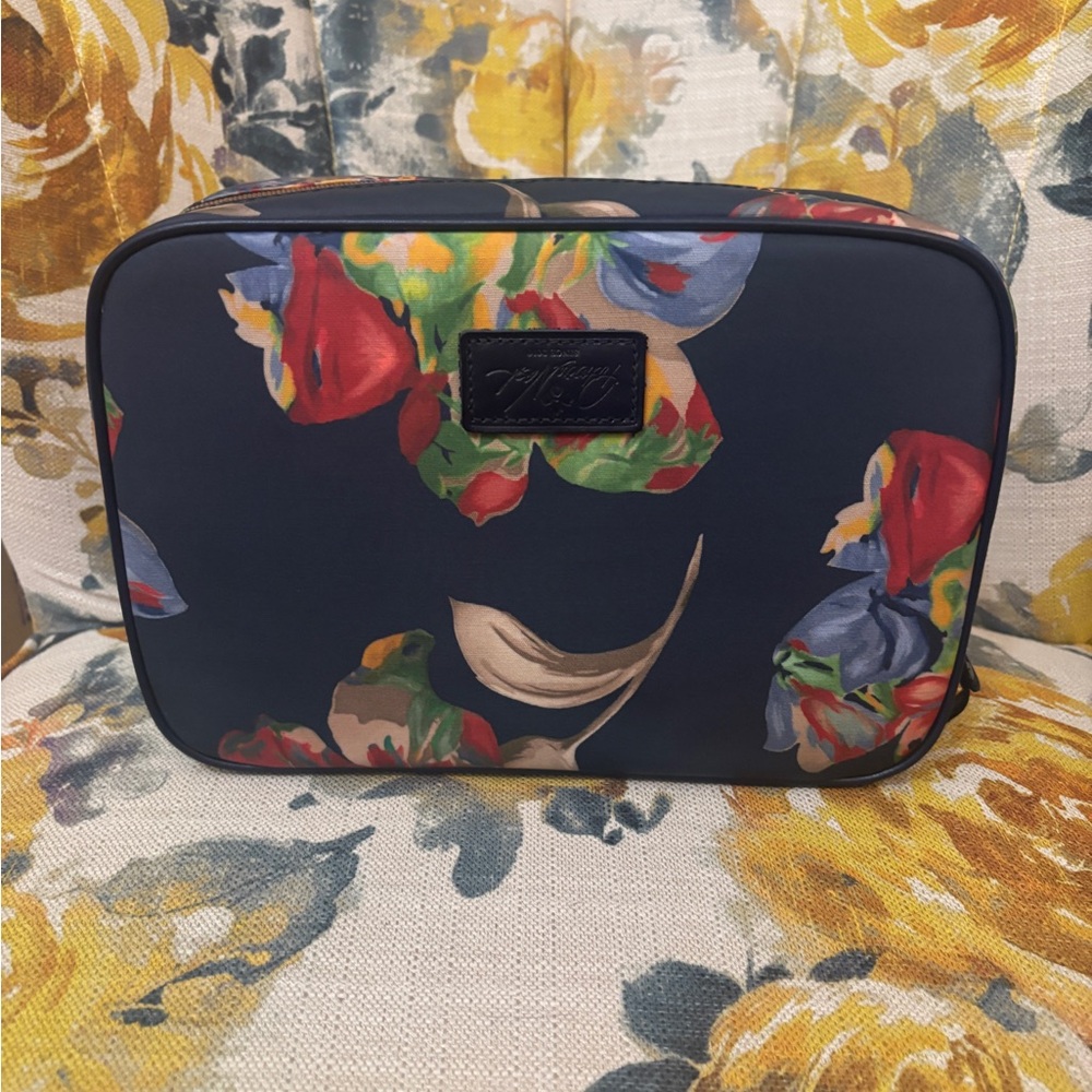 NWT Patricia Nash Ilaria Hanging Travel Case in Le Fleur